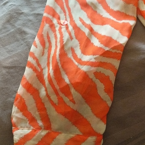 Orange and lace blouse. Size M-L. I Z Byer brand - Picture 9 of 9